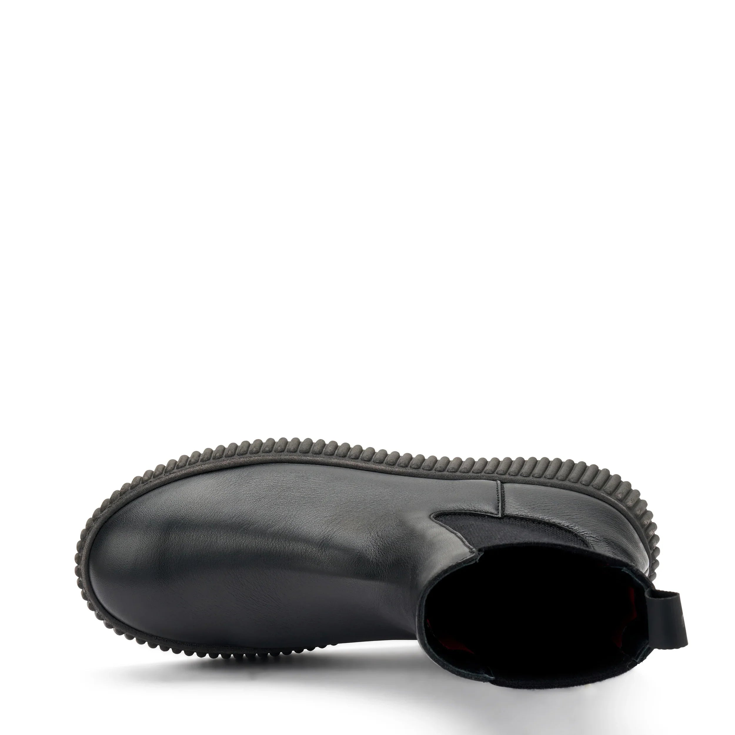 Stivaletto donna nero in pelle con elastico laterale, suola alta e fondo zigrinato.