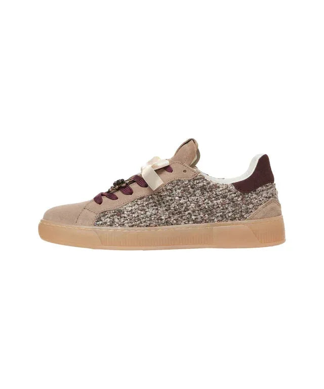 Sneaker uomo beige e tortora in tessuto bouclé e suede con suola beige, vista laterale