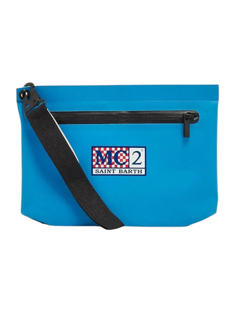 Pochette uomo azzurra MC2 Saint Barth con zip e tracolla nera, accessorio moda uomo.