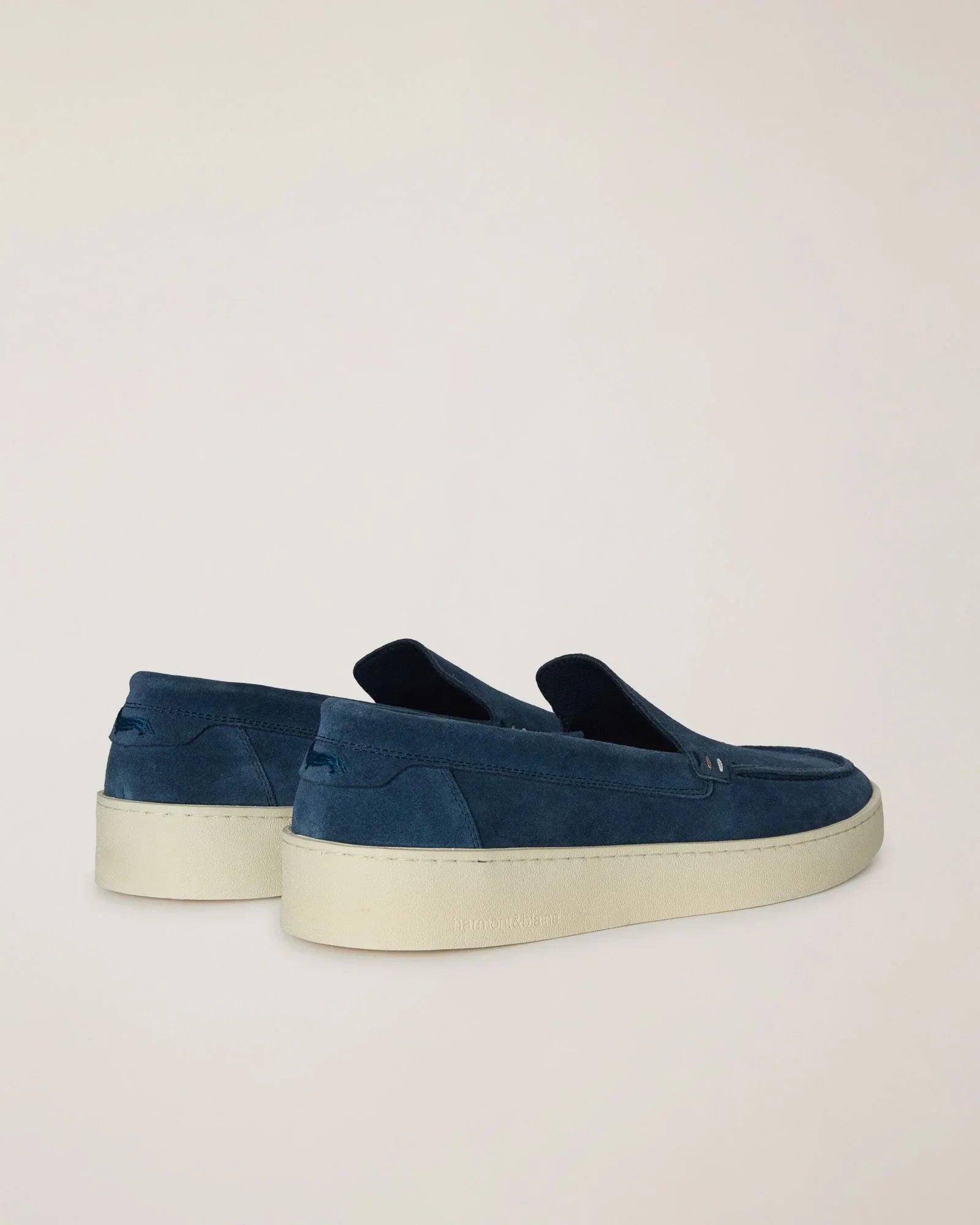 Mocassini uomo in camoscio blu con suola bianca, calzature eleganti Made in Italy