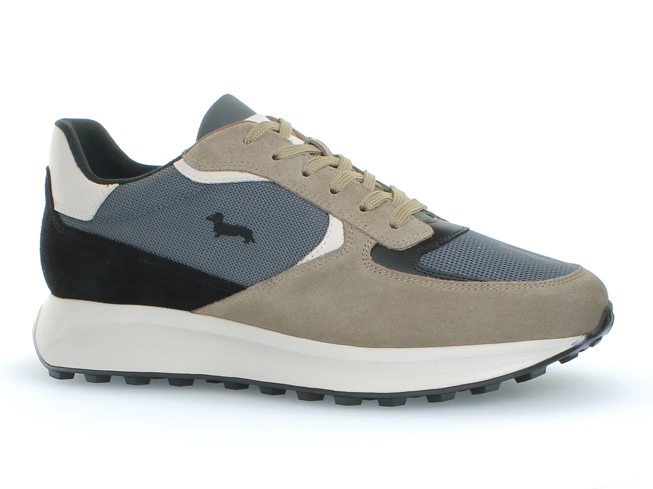 Sneaker uomo beige e grigia in camoscio e tessuto, dettaglio logo laterale.