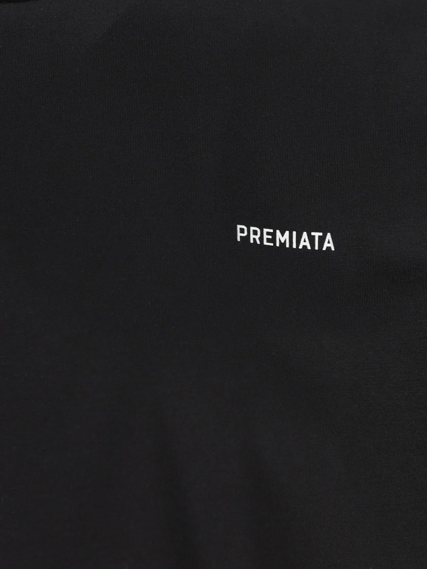 Dettaglio maglia nera uomo con logo Premiata stampato sul petto, moda Made in Italy