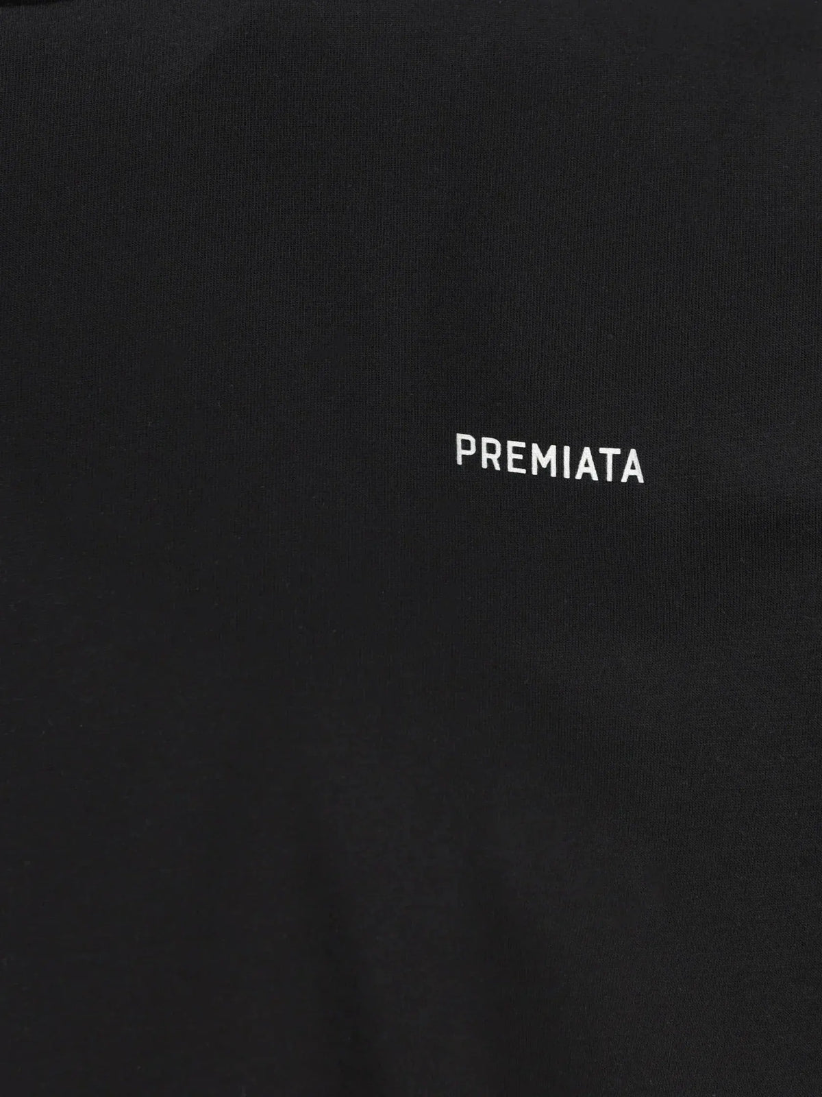 Dettaglio maglia nera uomo con logo Premiata stampato sul petto, moda Made in Italy