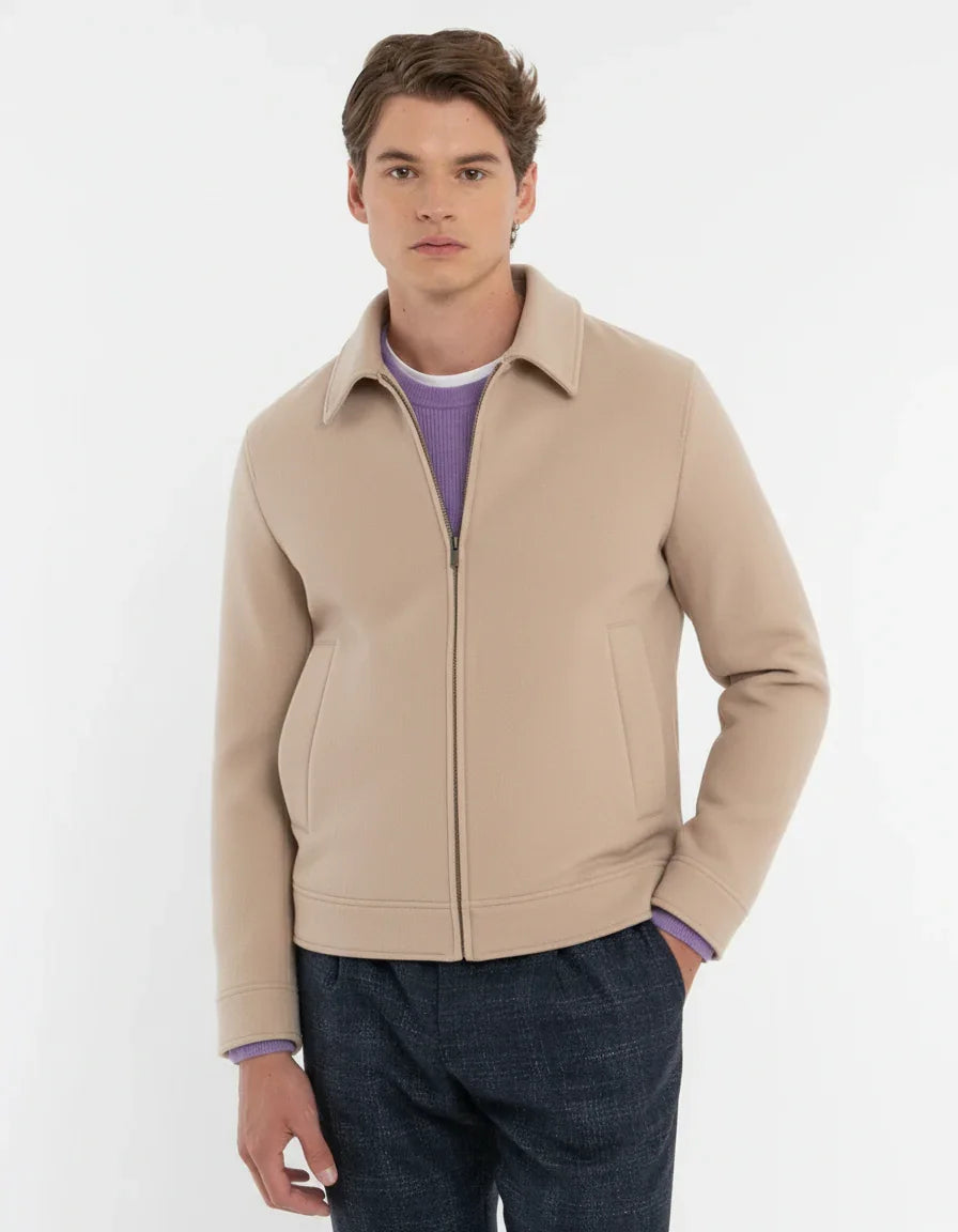 Giubbotto uomo beige elegante con zip, colletto classico, vestibilità slim, stile casual