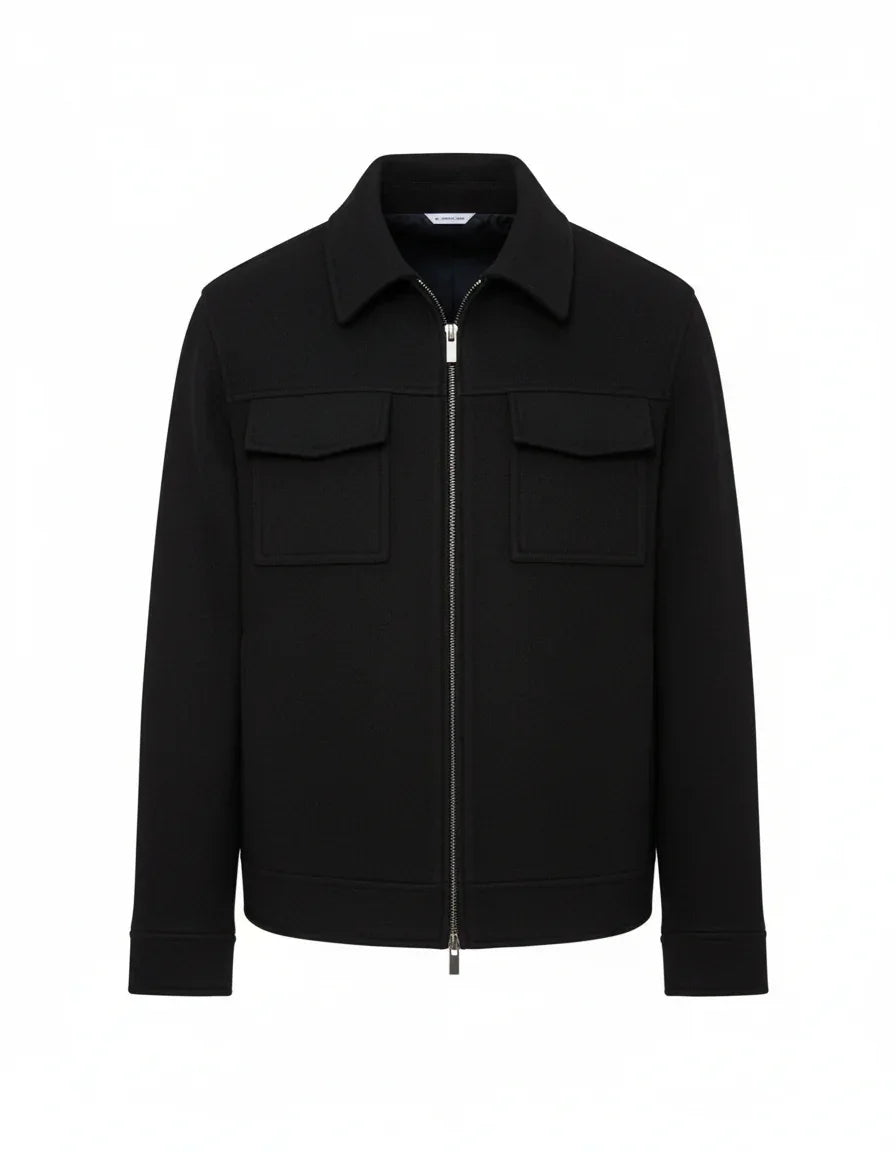 Giaccone uomo nero con zip, tasche frontali, stile casual ed elegante.