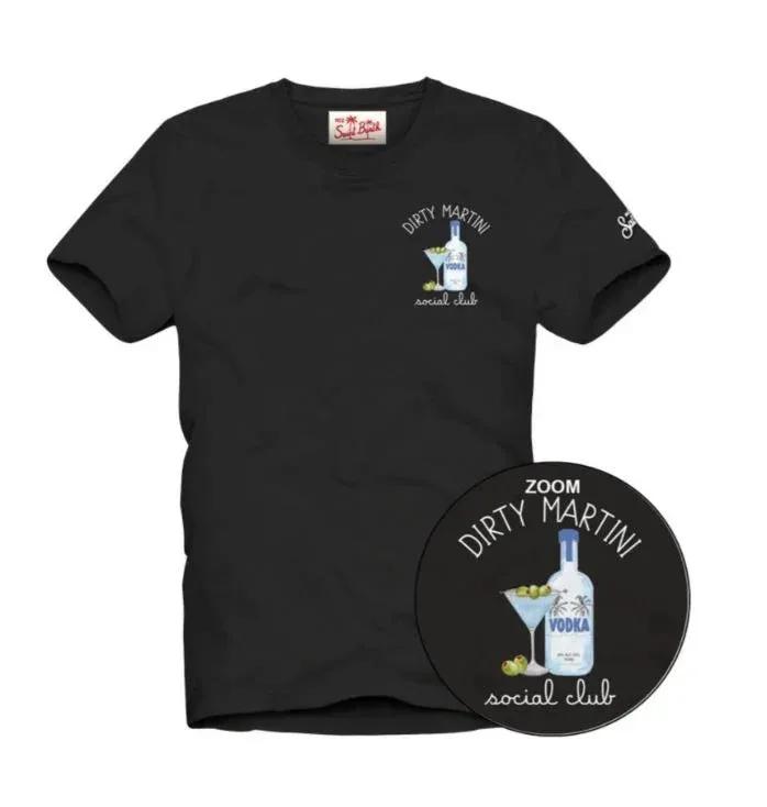T-shirt nera con stampa cocktail martini, bottiglia di vodka e scritta Dirty Martini Social Club.