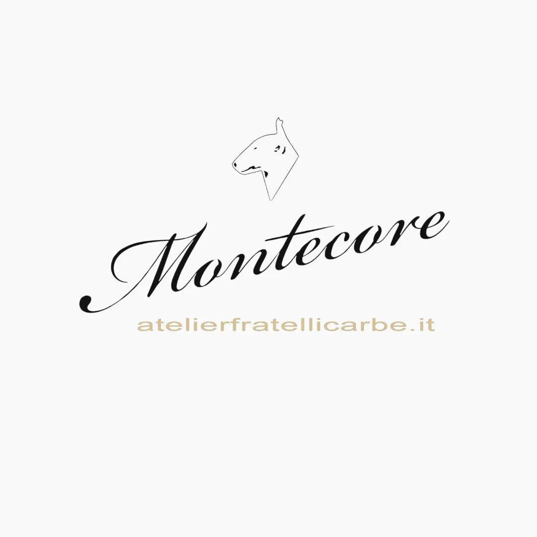 Logo Montecore con testa di cane stilizzata su sfondo bianco, testo atelierfratellicarbe.it