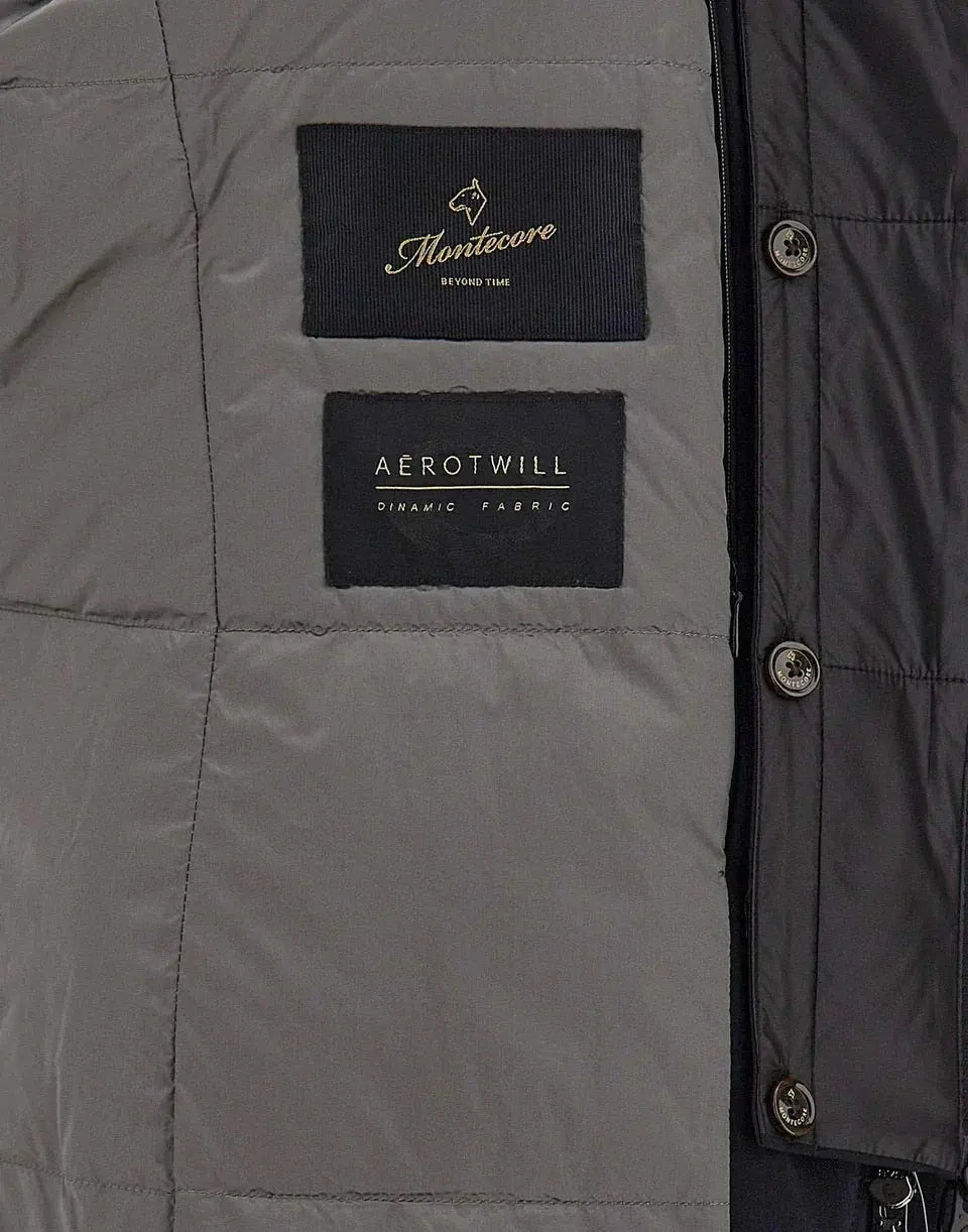 Dettaglio interno parka imbottito uomo grigio con etichette Montecore e Aerotwill in evidenza