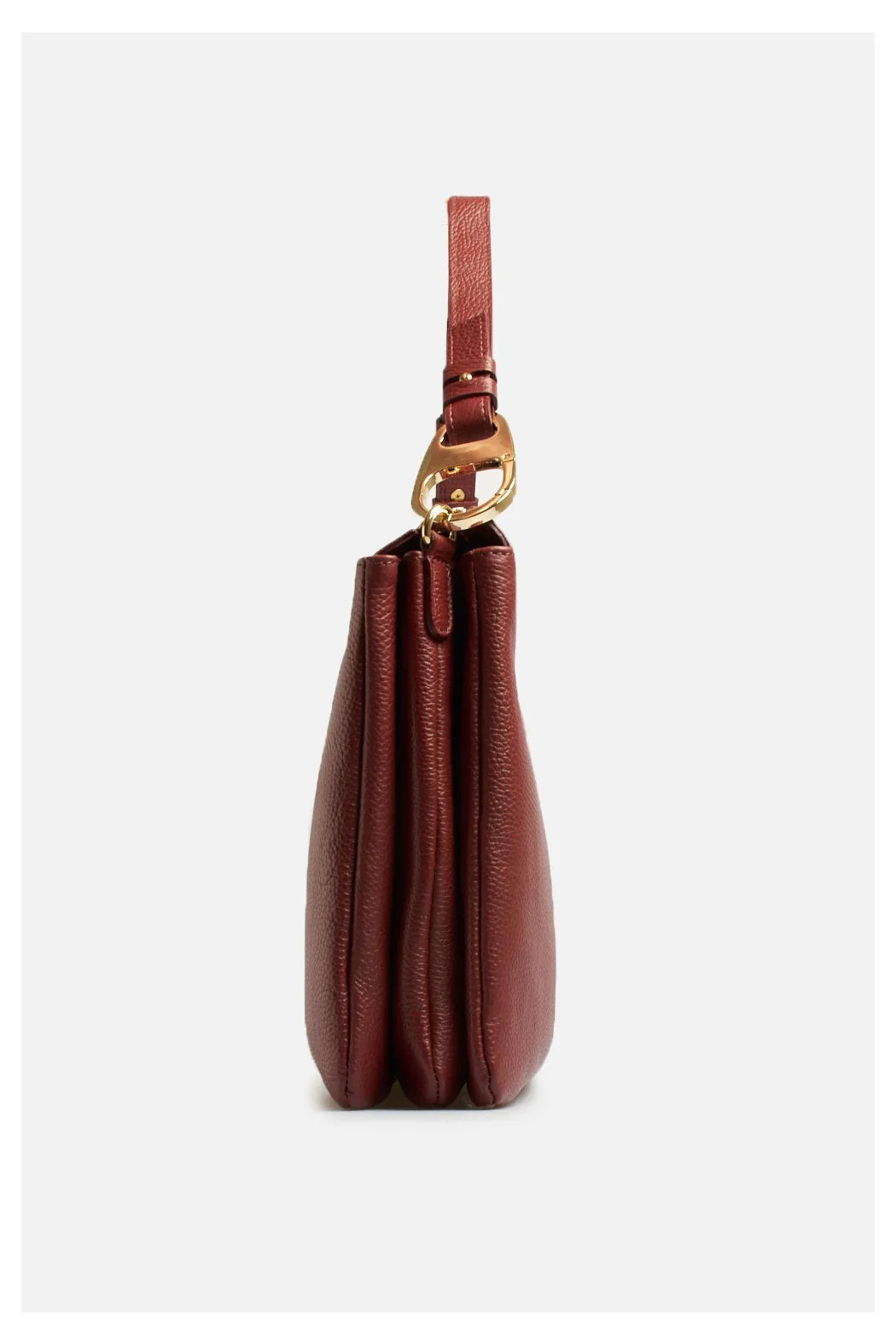 Borsa shopping donna in pelle color carminio, vista laterale con dettaglio accessorio oro