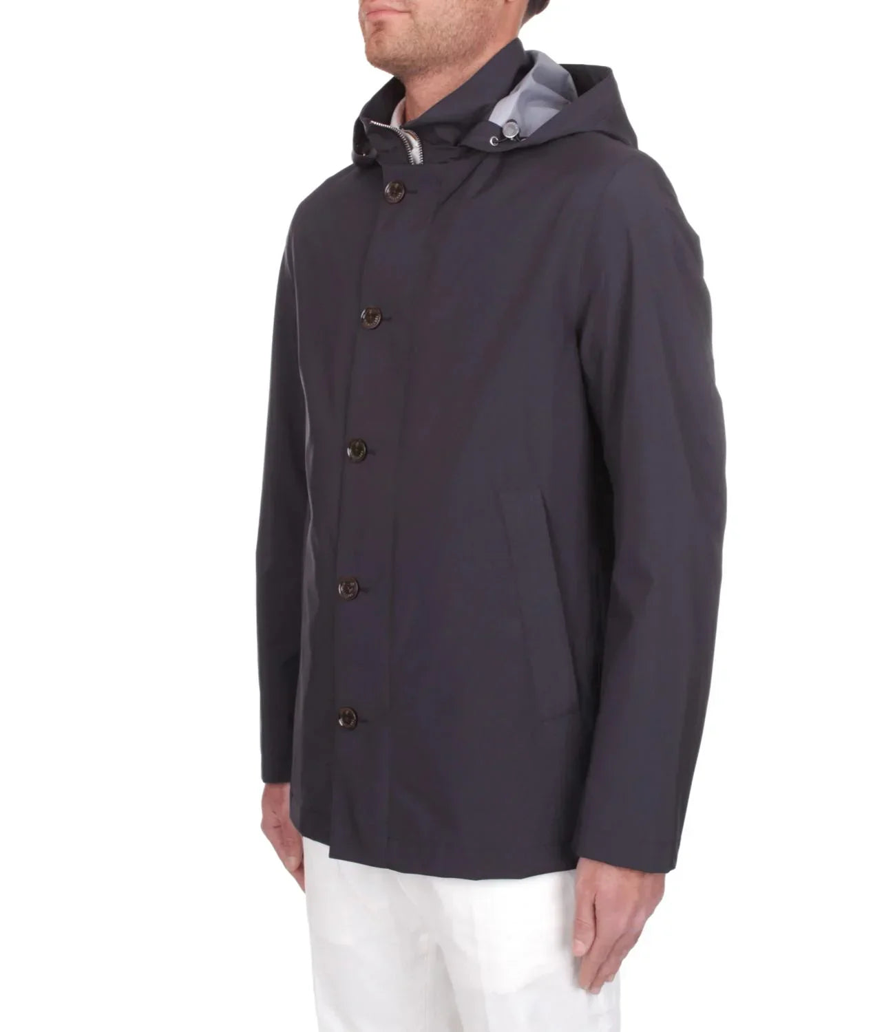 Giacca uomo blu con cappuccio e bottoni, stile casual elegante, abbigliamento primavera estate