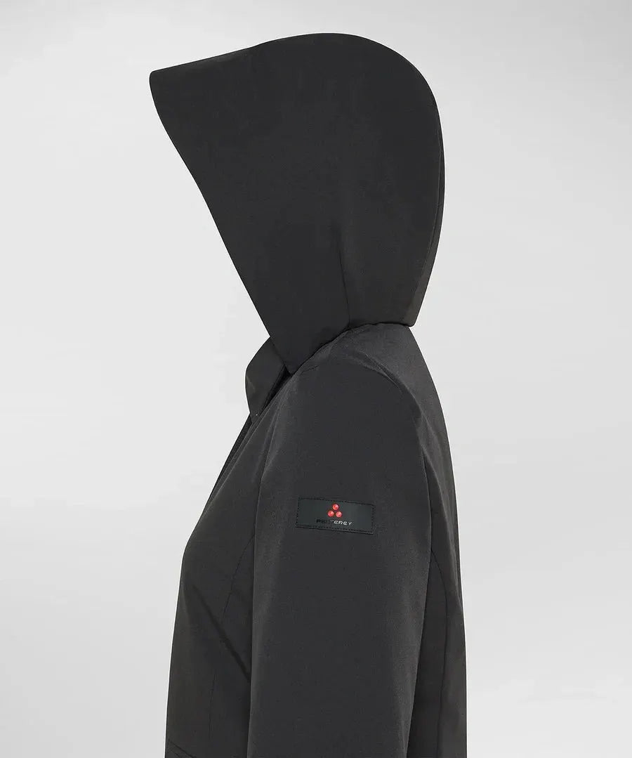Trench nero da donna con cappuccio, fit slim, dettaglio logo sulla manica sinistra