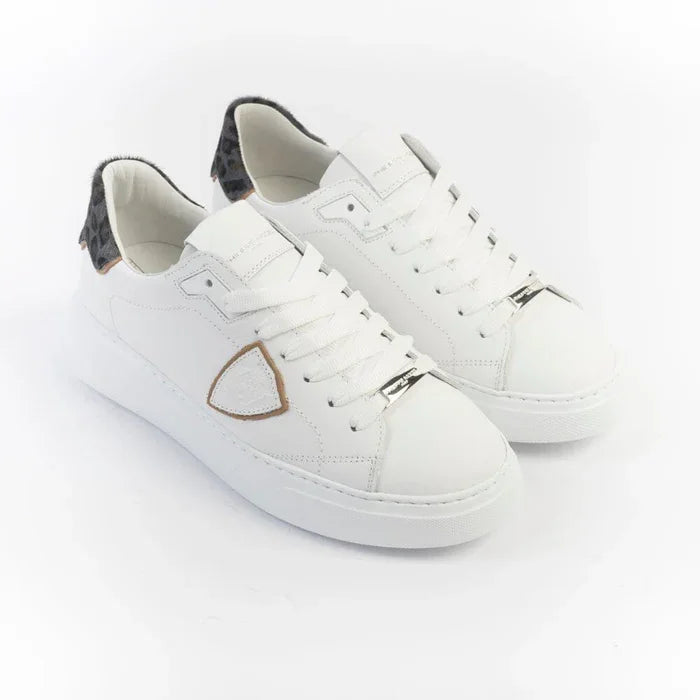 Sneakers bianche da donna con dettagli animalier blu e tallone leopardato