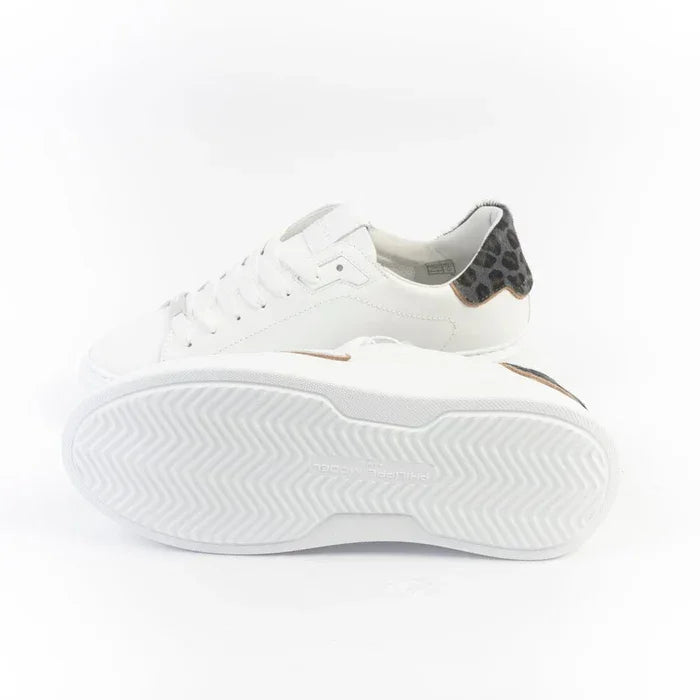 Sneaker bassa donna bianca con dettaglio leopardato sul tallone e suola in gomma