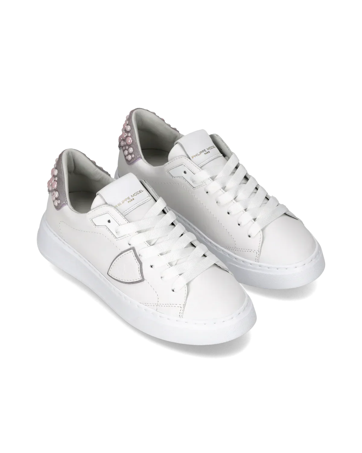 Sneakers donna bianche con dettagli rosa e perle sul tallone, stile casual elegante.