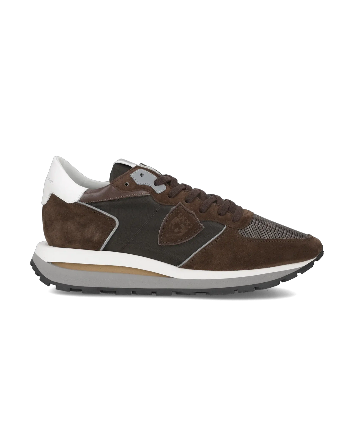 Sneaker bassa uomo marrone in pelle e suede con dettagli bianchi, stile casual elegante.