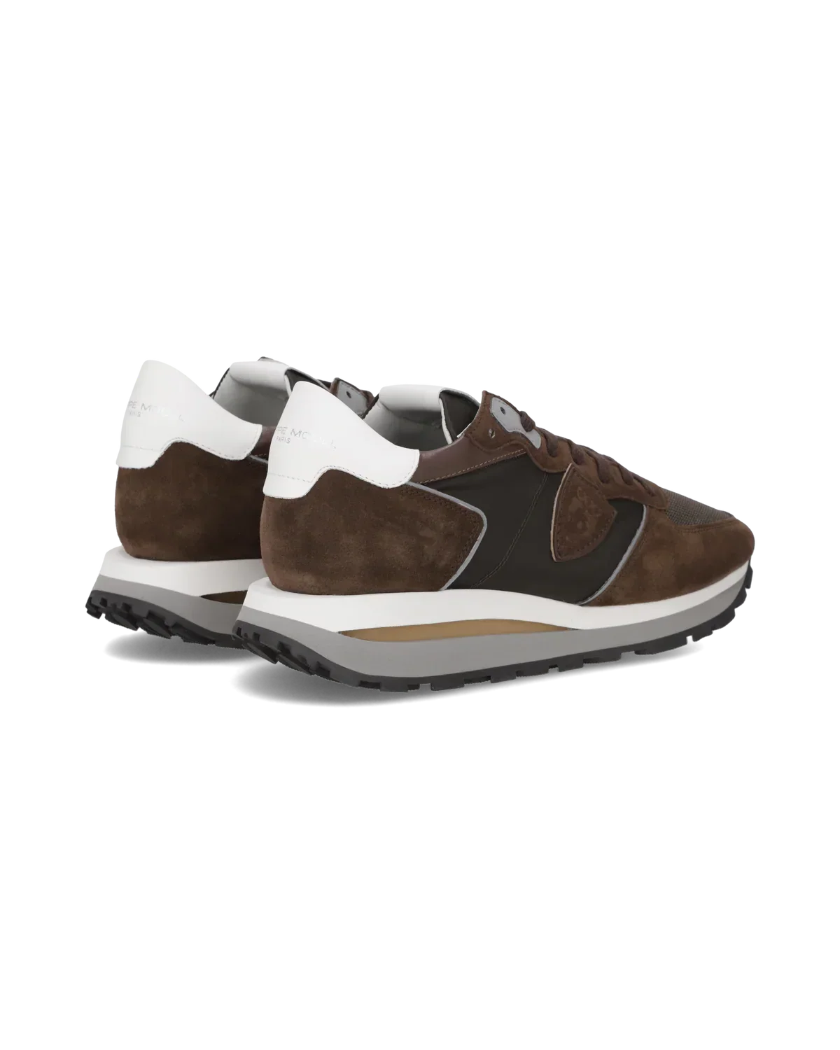 Sneakers uomo marroni in suede con dettagli bianchi, suola spessa, stile casual elegante.