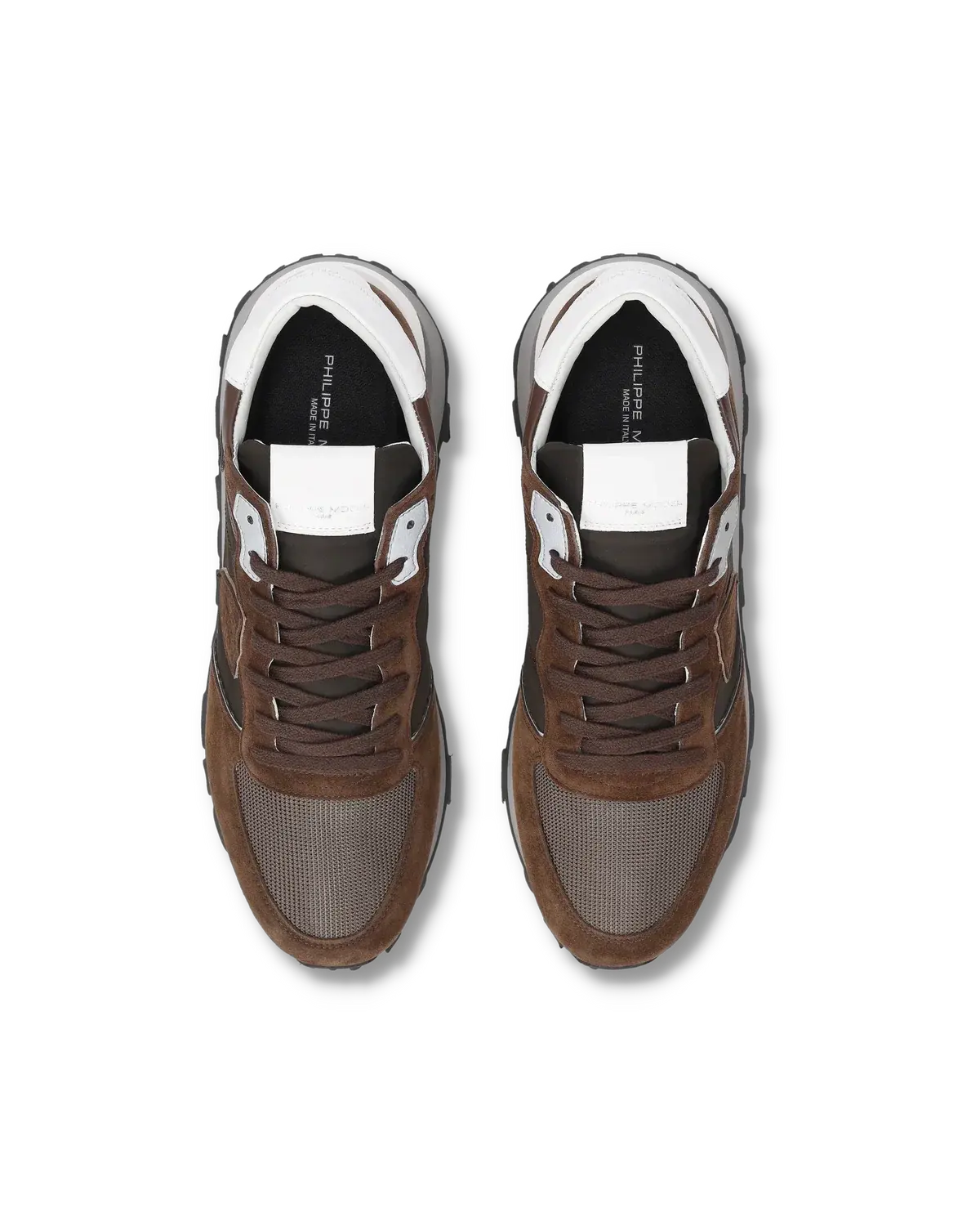 Sneakers uomo marroni in pelle e tessuto, dettagli bianchi, vista dall'alto