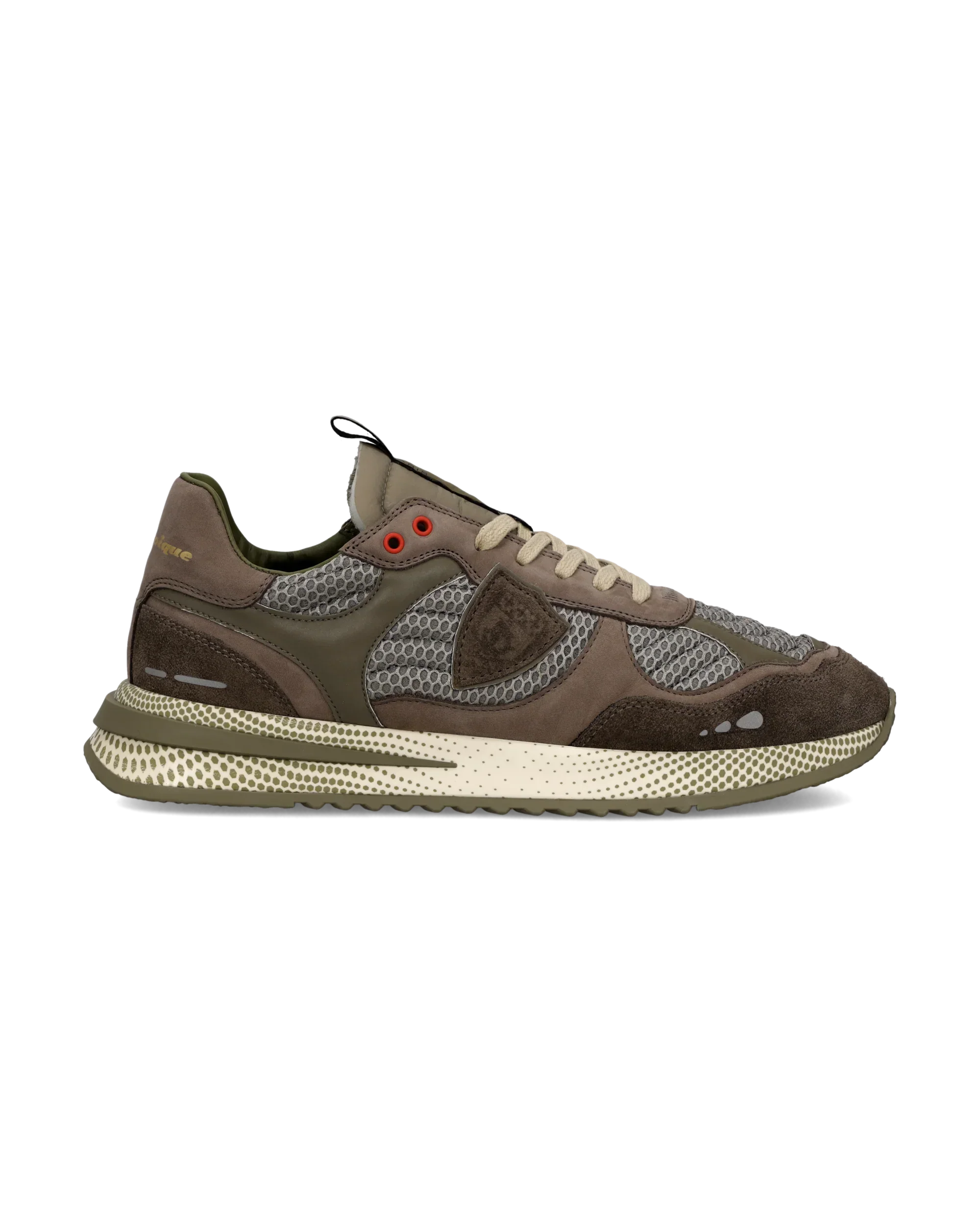 Sneaker uomo bassa in suede e mesh verde militare con dettagli beige e grigi, suola sportiva antiscivolo.