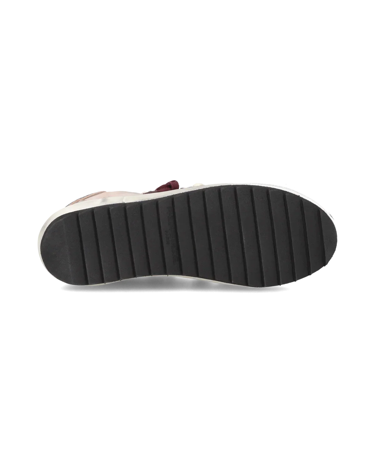 Suola sneaker donna nera a righe orizzontali, vista dal basso, scarpa casual