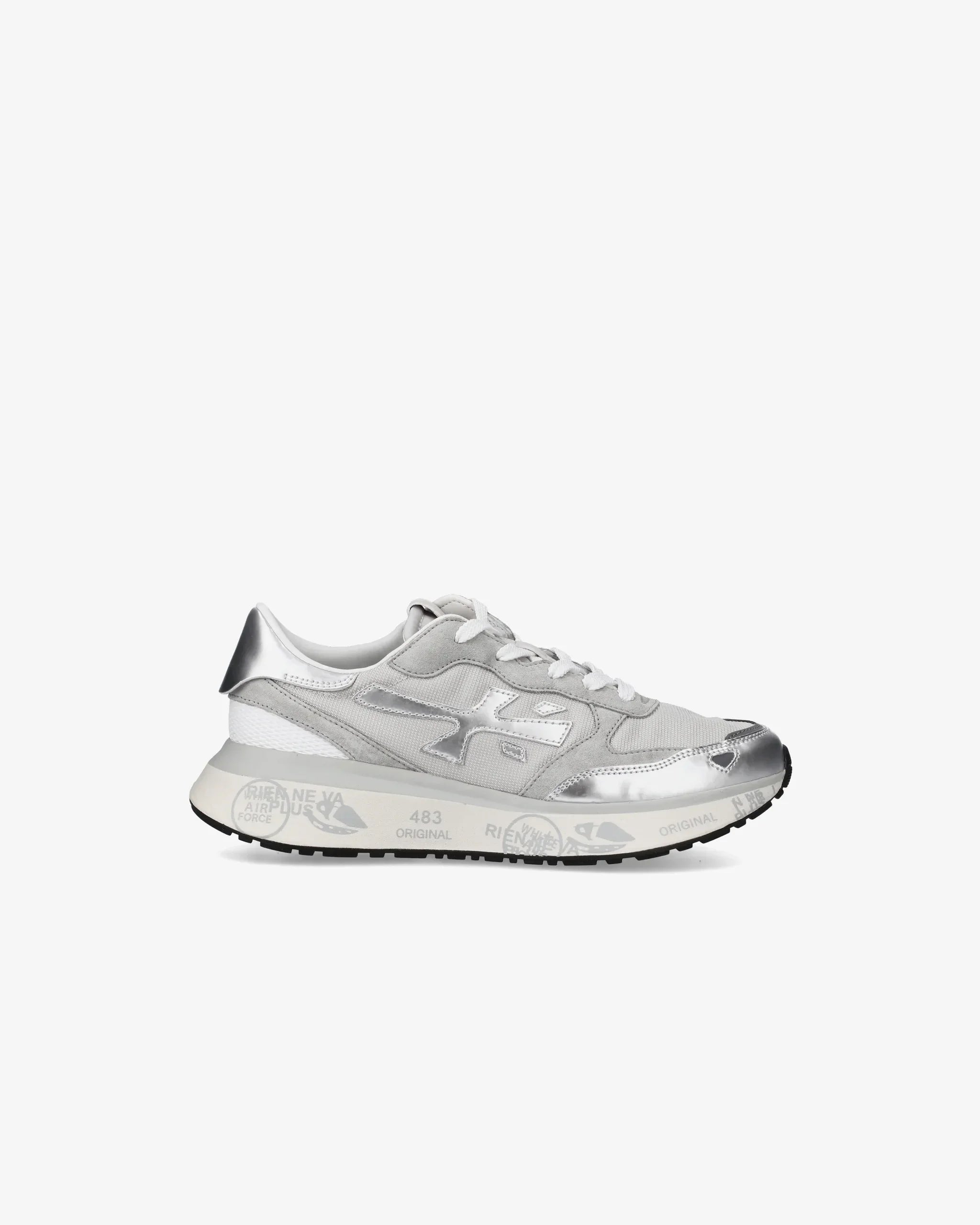 Sneaker argento donna con dettagli metallizzati e suola bianca decorata, stile casual moderno