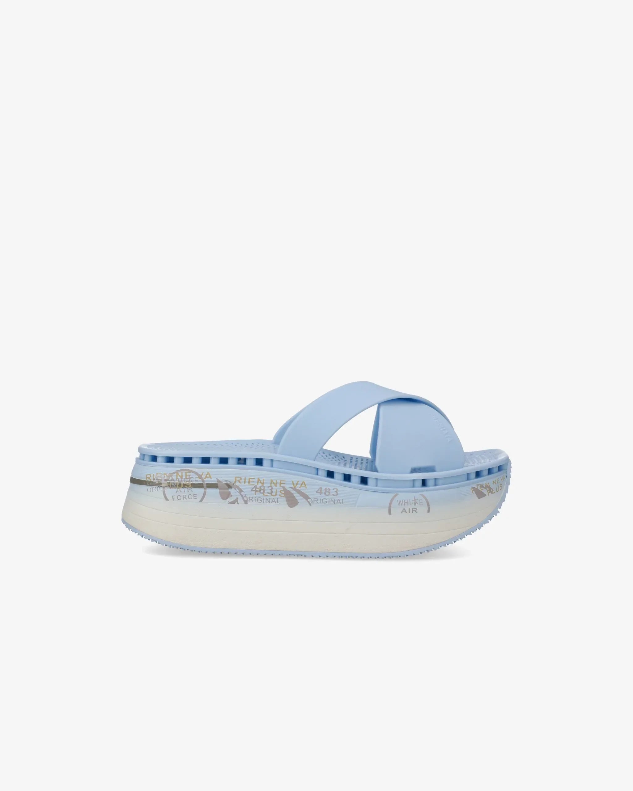 Sandalo donna con plateau azzurro, suola alta con dettagli grafici, stile moderno.