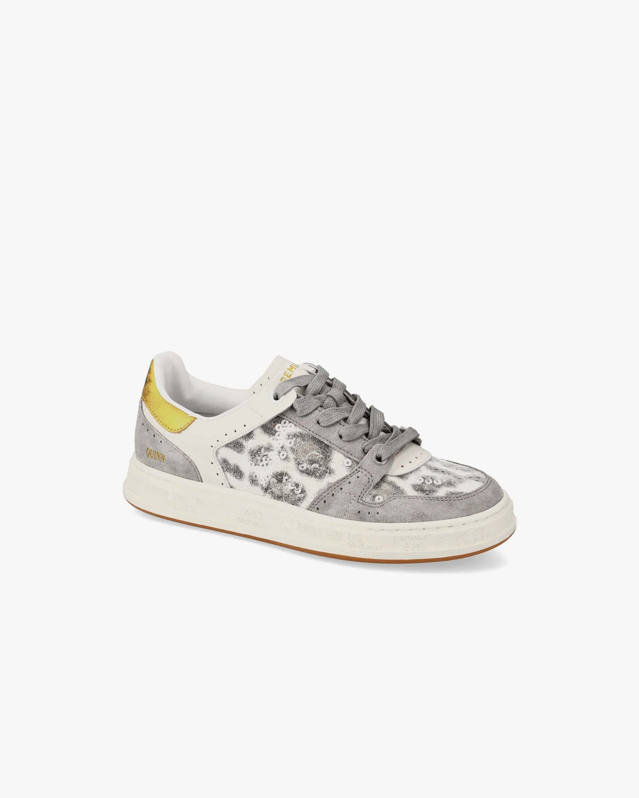 Sneaker grigia e bianca con dettagli gialli, suola chiara e motivo effetto vintage, vista laterale