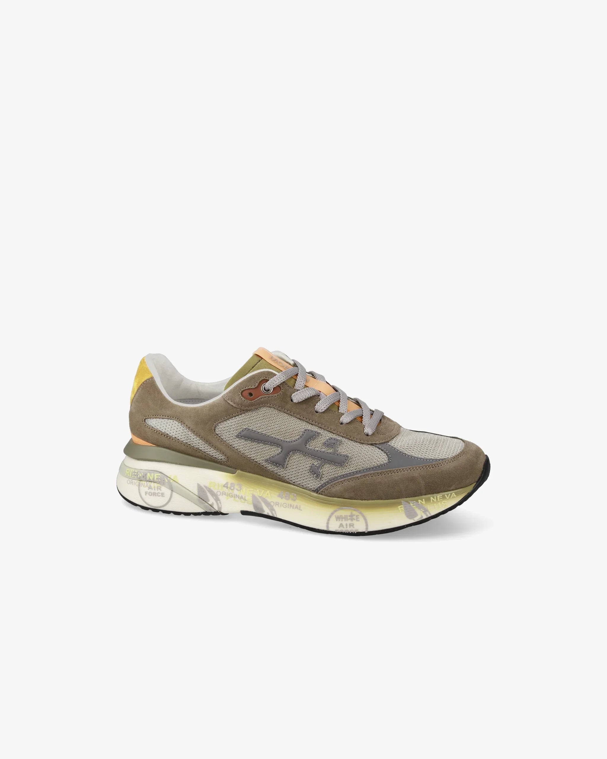 Sneaker uomo beige e grigia in suede e tessuto, suola bianca con dettagli stampati, stile casual