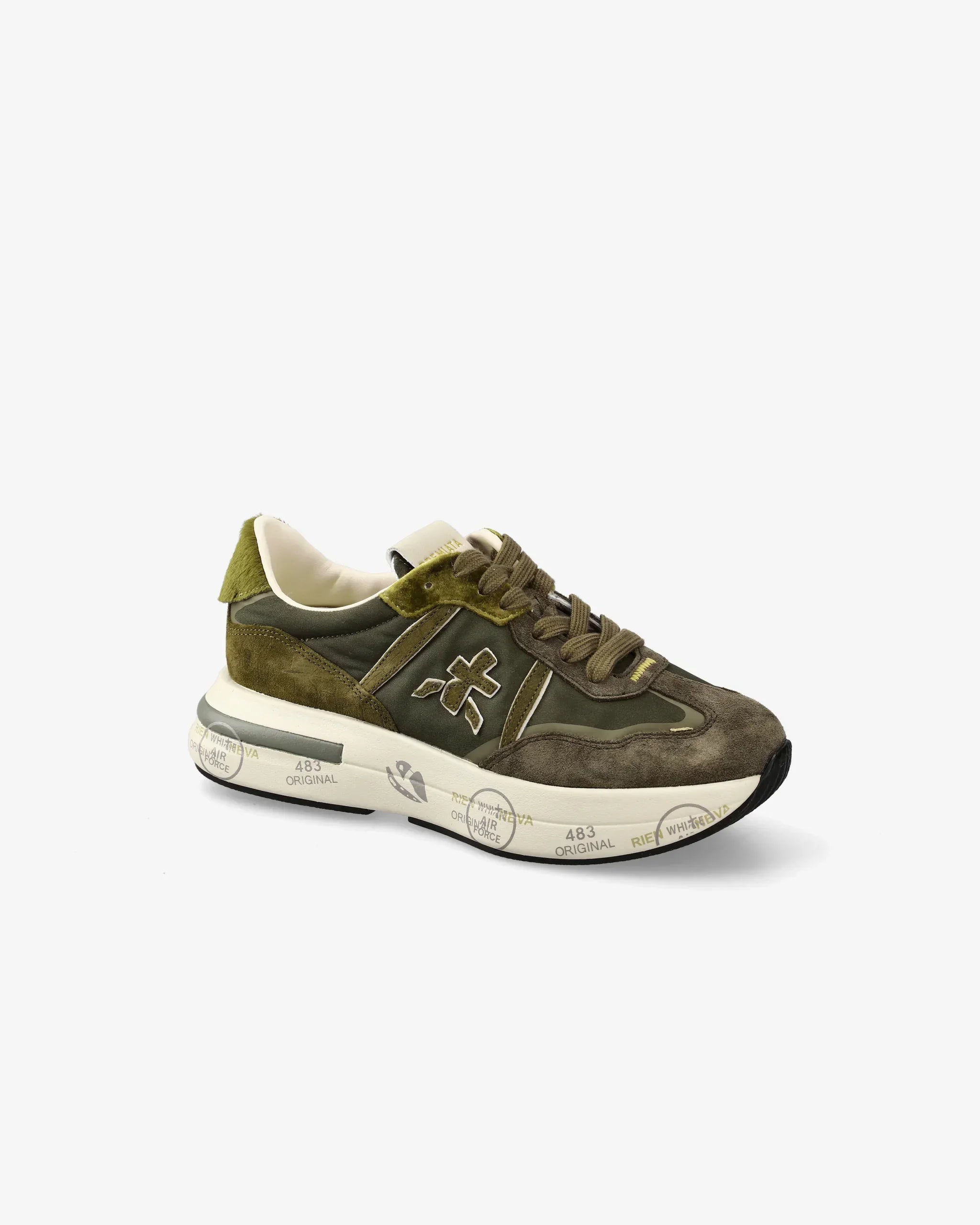 Sneaker verde da donna in pelle e suede, suola bianca con dettagli stampati, stile casual
