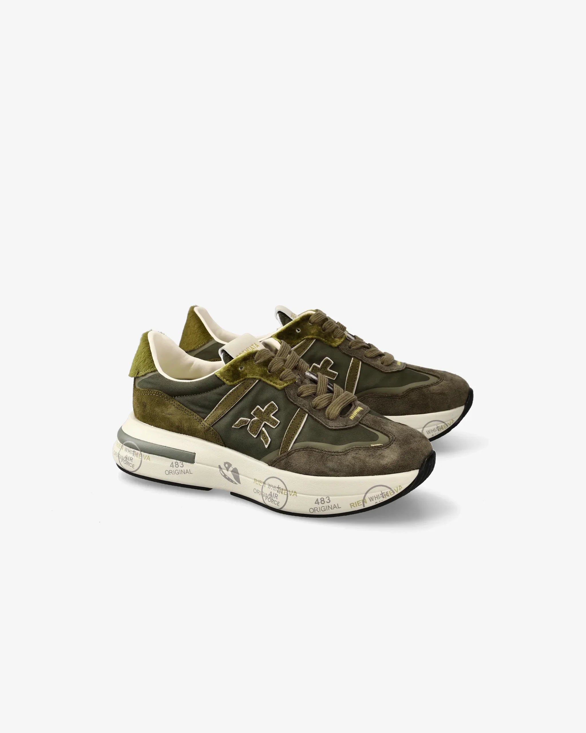 Sneakers verde oliva da donna in pelle scamosciata e tessuto con suola bianca decorata
