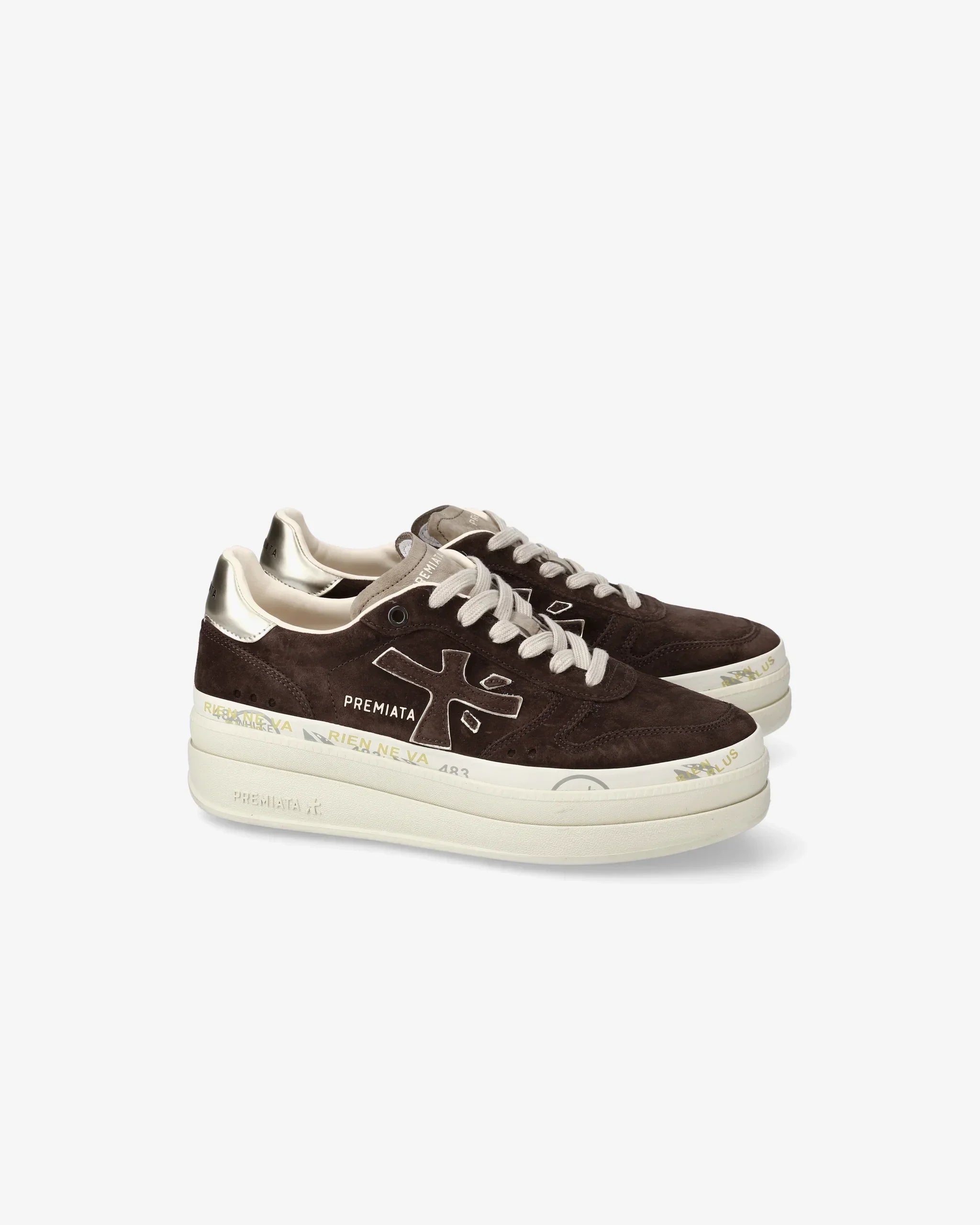 Sneakers donna marroni in suede con dettagli bianchi e suola alta, stile casual moderno.