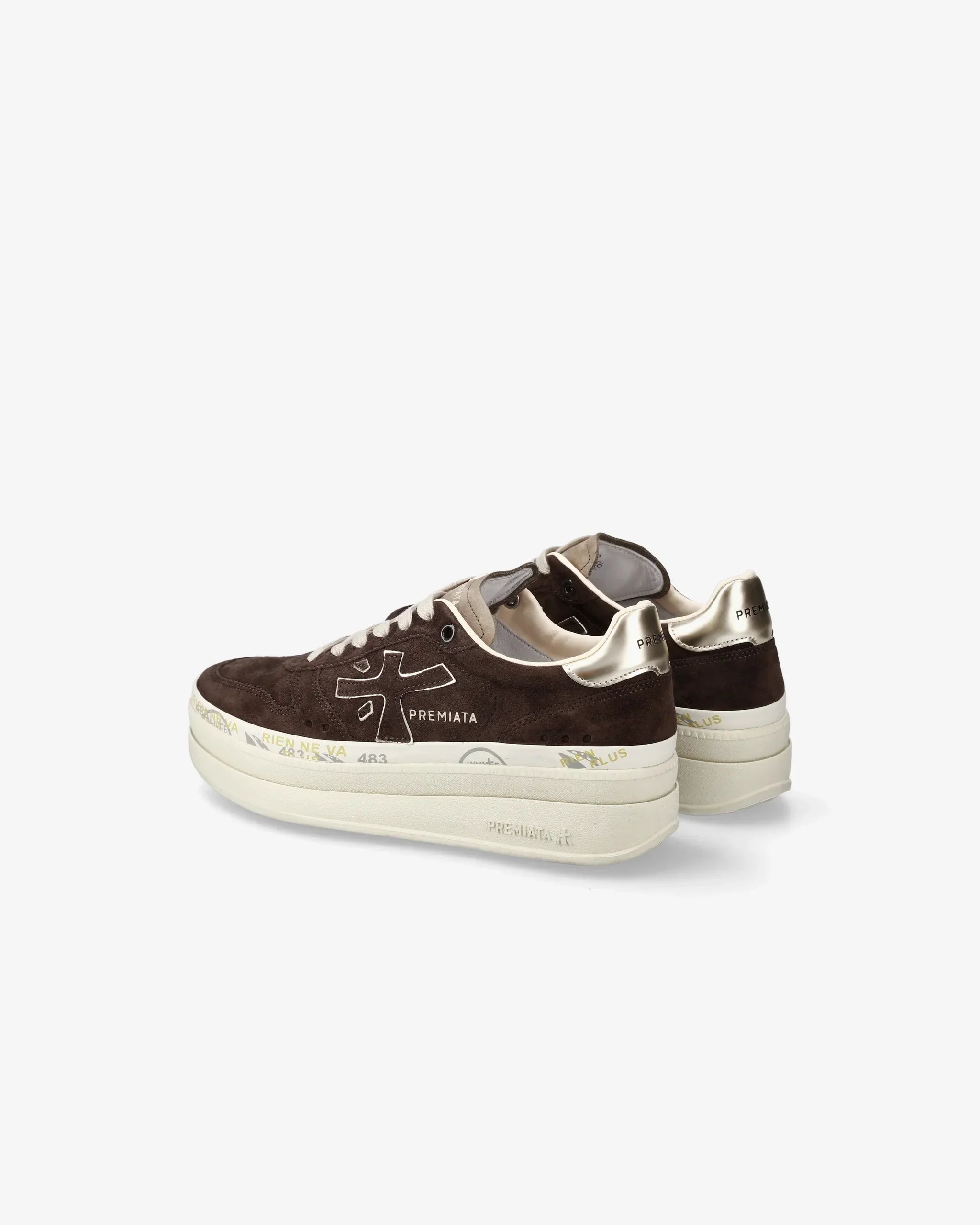 Sneaker donna in suede marrone con dettagli beige e suola alta bianca, modello casual.