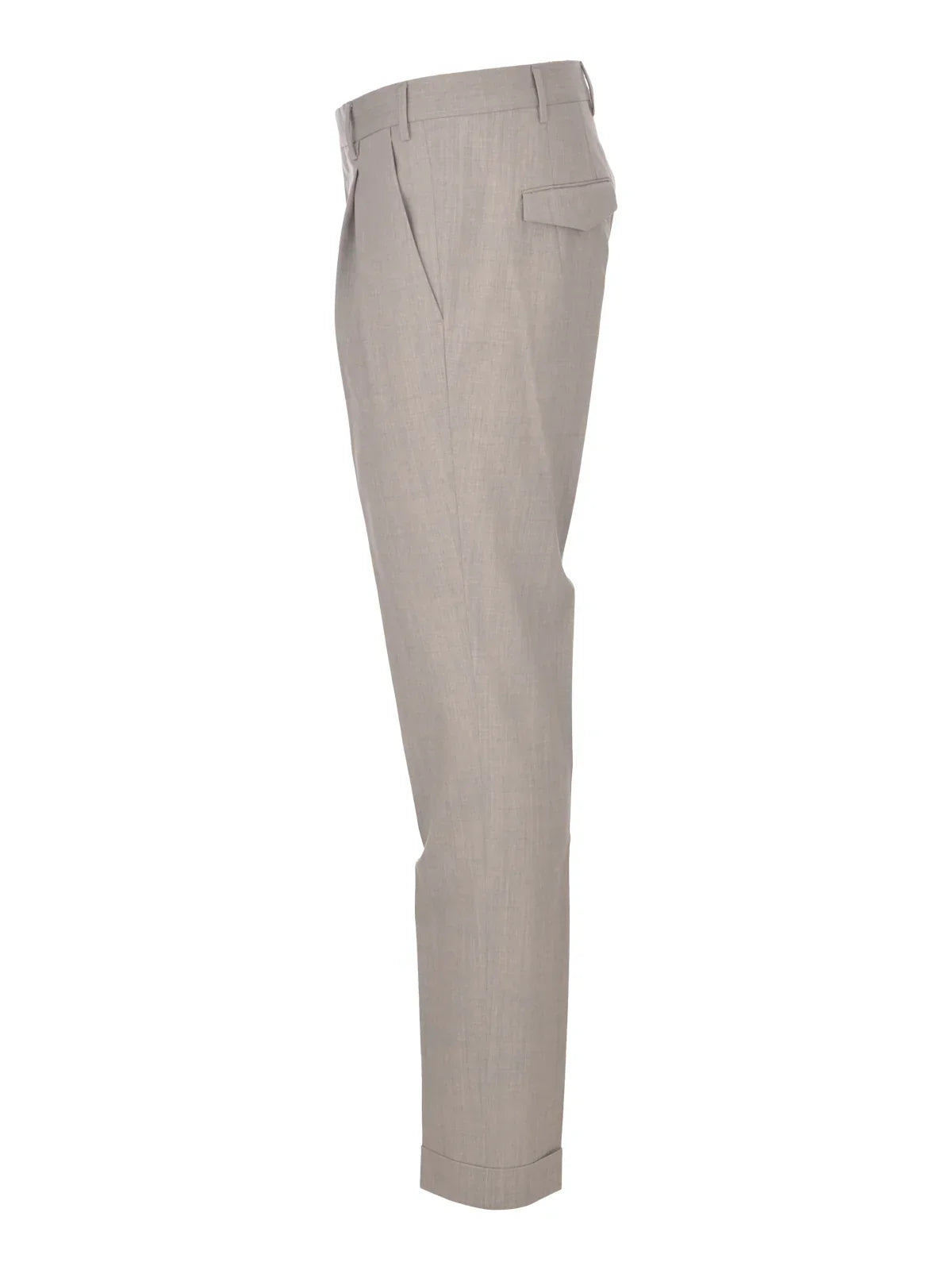Pantalone uomo beige chiaro, elegante, con tasca posteriore e risvolto, su sfondo bianco.