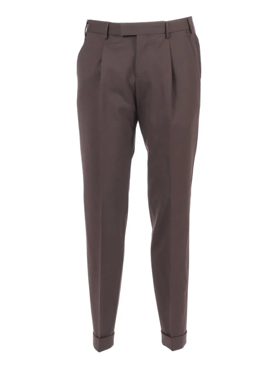 Pantaloni uomo eleganti marroni con pinces e risvolto, vestibilità slim