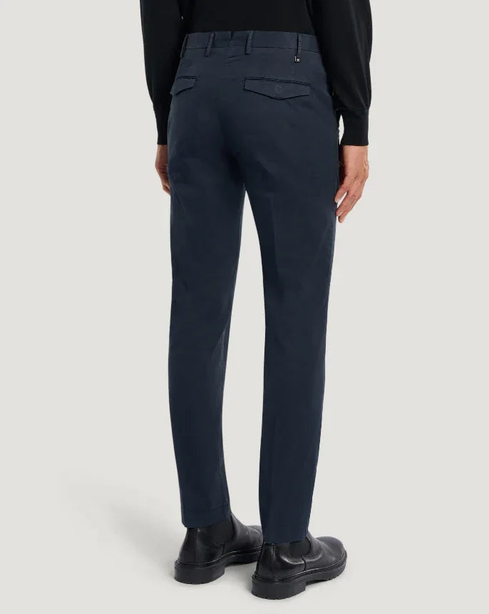 Pantaloni uomo eleganti blu, taglio dritto, tasche posteriori con bottone, stile formale