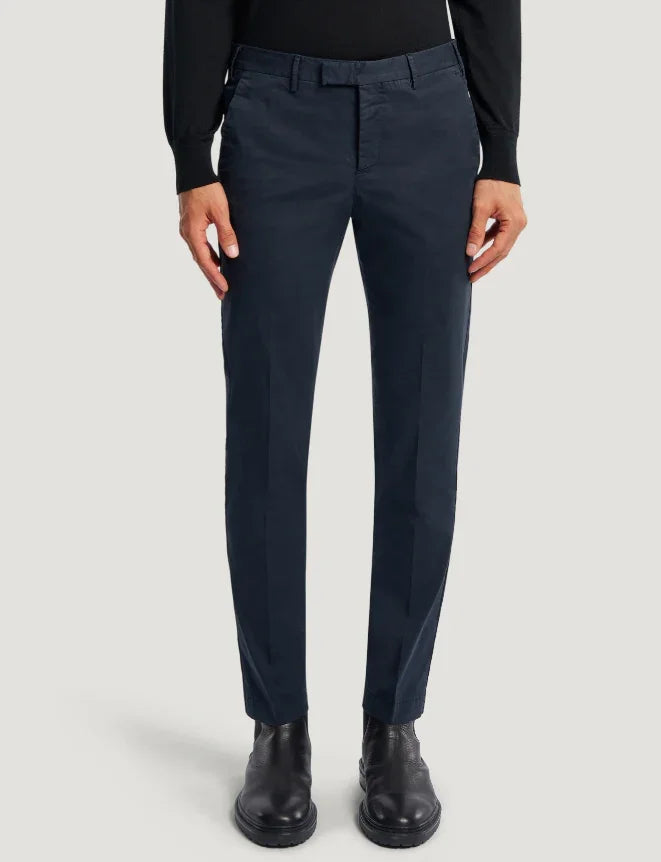 Pantaloni uomo blu eleganti, vestibilità slim, con cintura e piega centrale