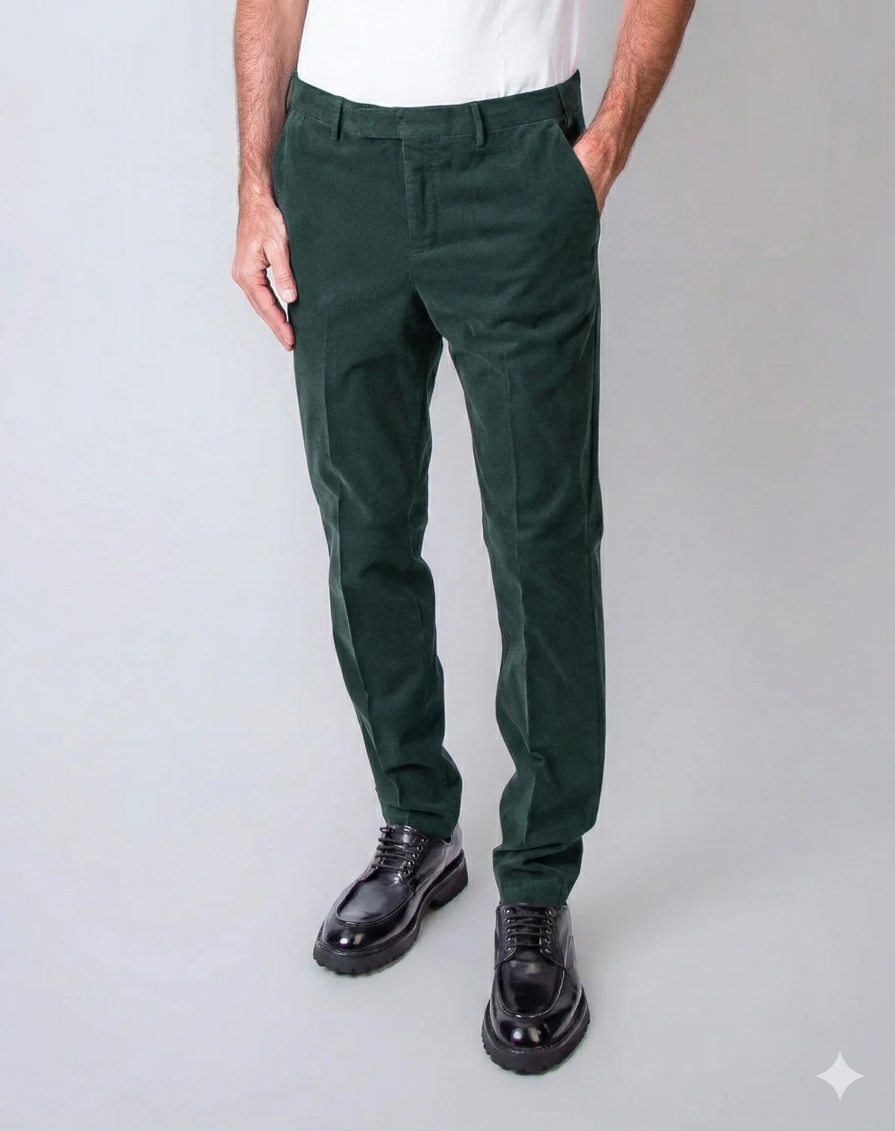 Pantaloni uomo verde scuro in velluto, vestibilità regolare, modello elegante, stile Made in Italy