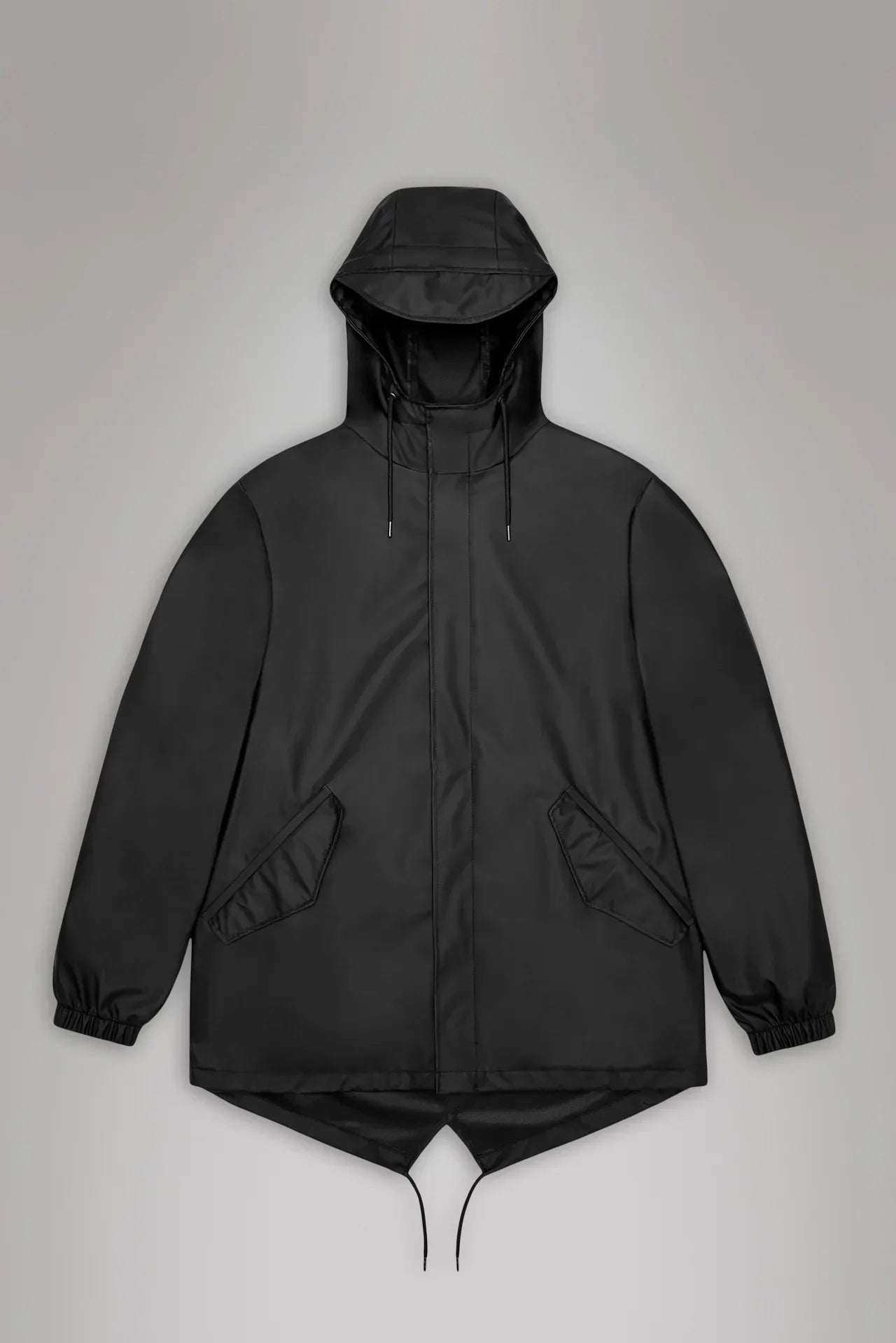Giacca a vento nera unisex con cappuccio, tasche laterali e dettaglio fishtail.