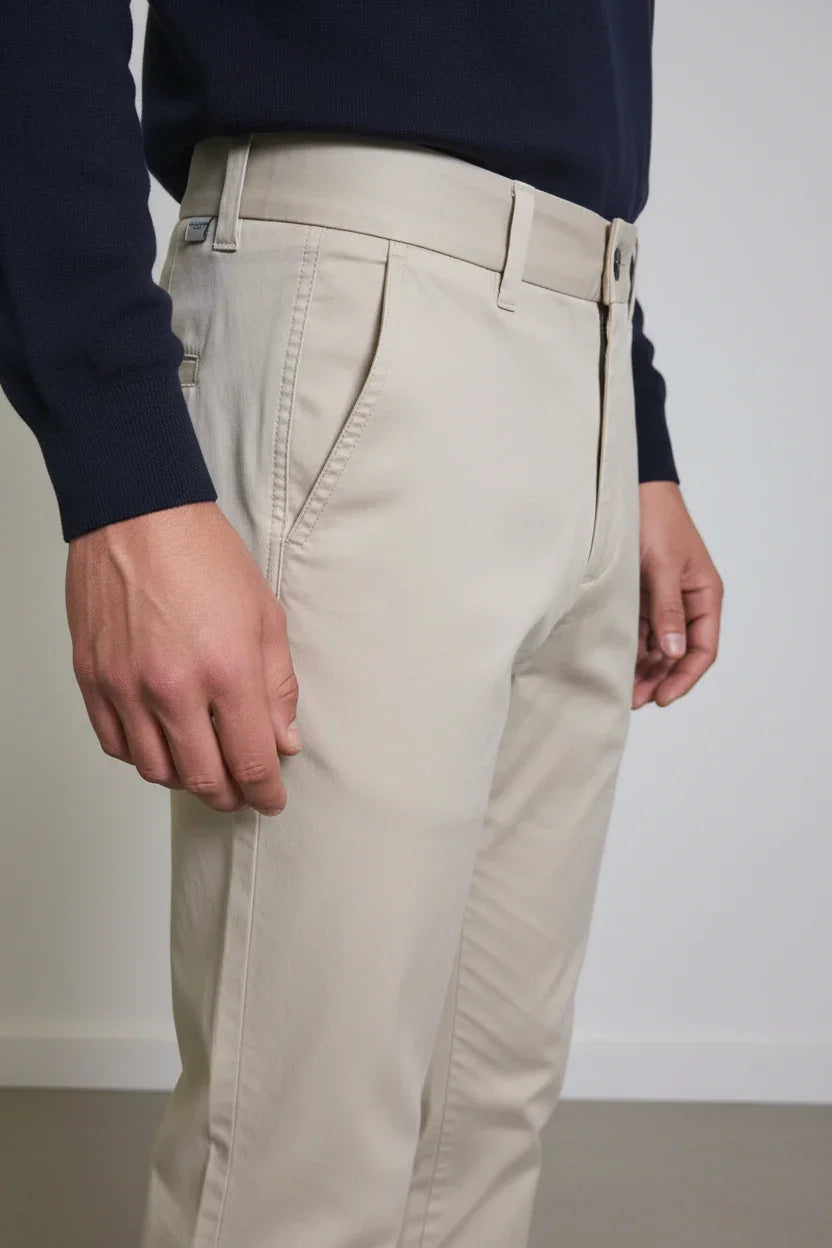 Pantaloni chino beige uomo eleganti, vita media, tasche laterali, stile casual