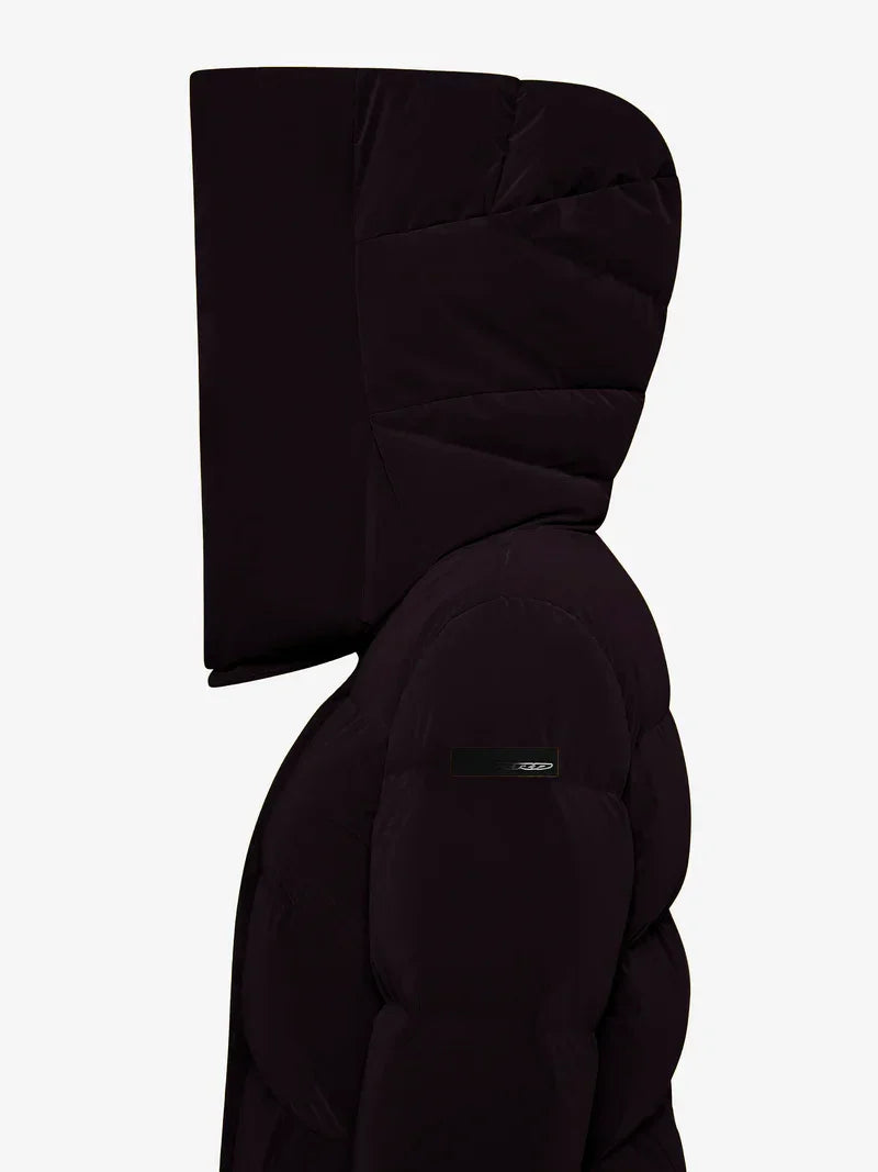 Piumino nero da uomo con cappuccio ampio e trapuntatura moderna, vista laterale