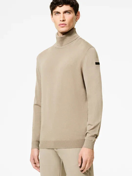 Maglione dolcevita uomo beige in lana merino, maniche lunghe, vestibilità slim elegante.