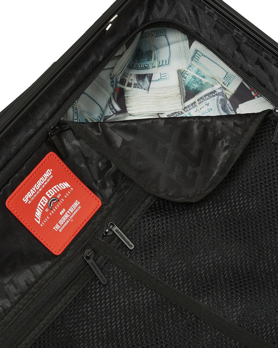 Interno valigia nera con fodera stampata a banconote e dettagli limit edition, tasche con zip.