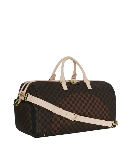 Borsone da viaggio unisex motivo quadrettato marrone con manici e tracolla beige, dettagli oro.