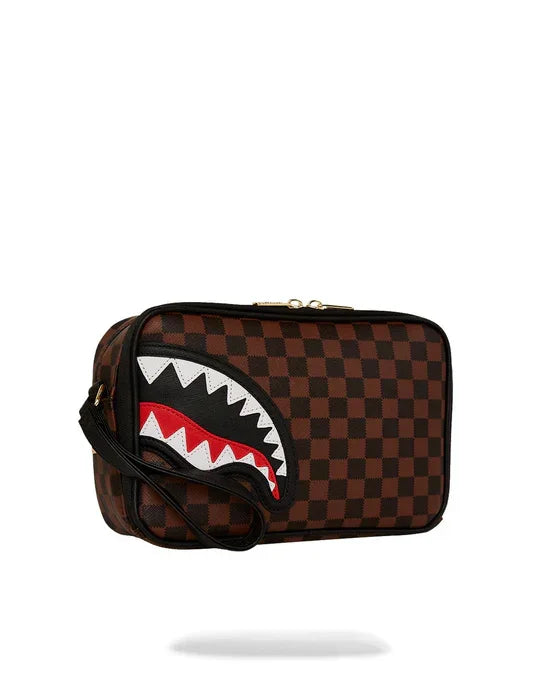 Pochette uomo a quadri marrone con motivo squalo e zip dorata, accessorio moda elegante