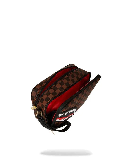 Pochette uomo marrone a scacchi con grafica denti di squalo, doppia zip e interno rosso