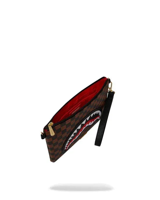 Clutch uomo a scacchi marrone con stampa bocca di squalo, zip dorata e interno rosso