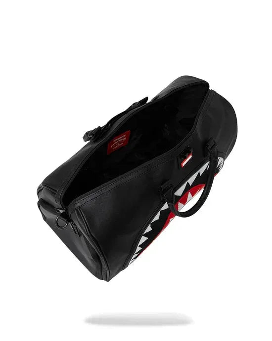 Borsa duffle nera con motivo bocca grafica, manici corti e apertura superiore ampia.