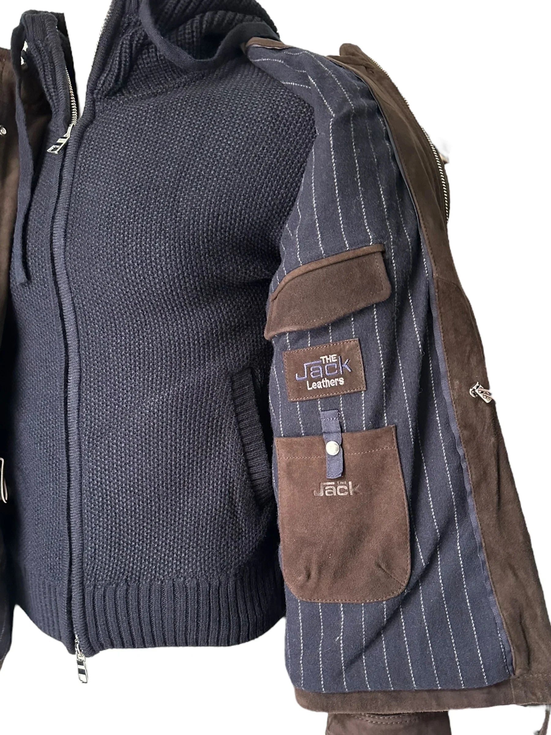 Giacca uomo in maglia e suede marrone con dettagli a righe e tasche, stile casual
