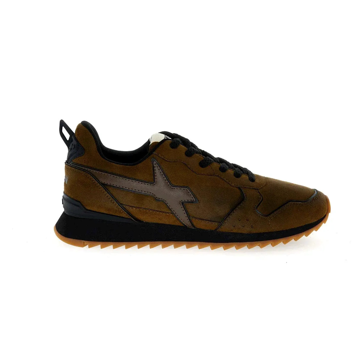 Sneaker uomo marrone e nera in suede con suola dentellata, stile casual moderno