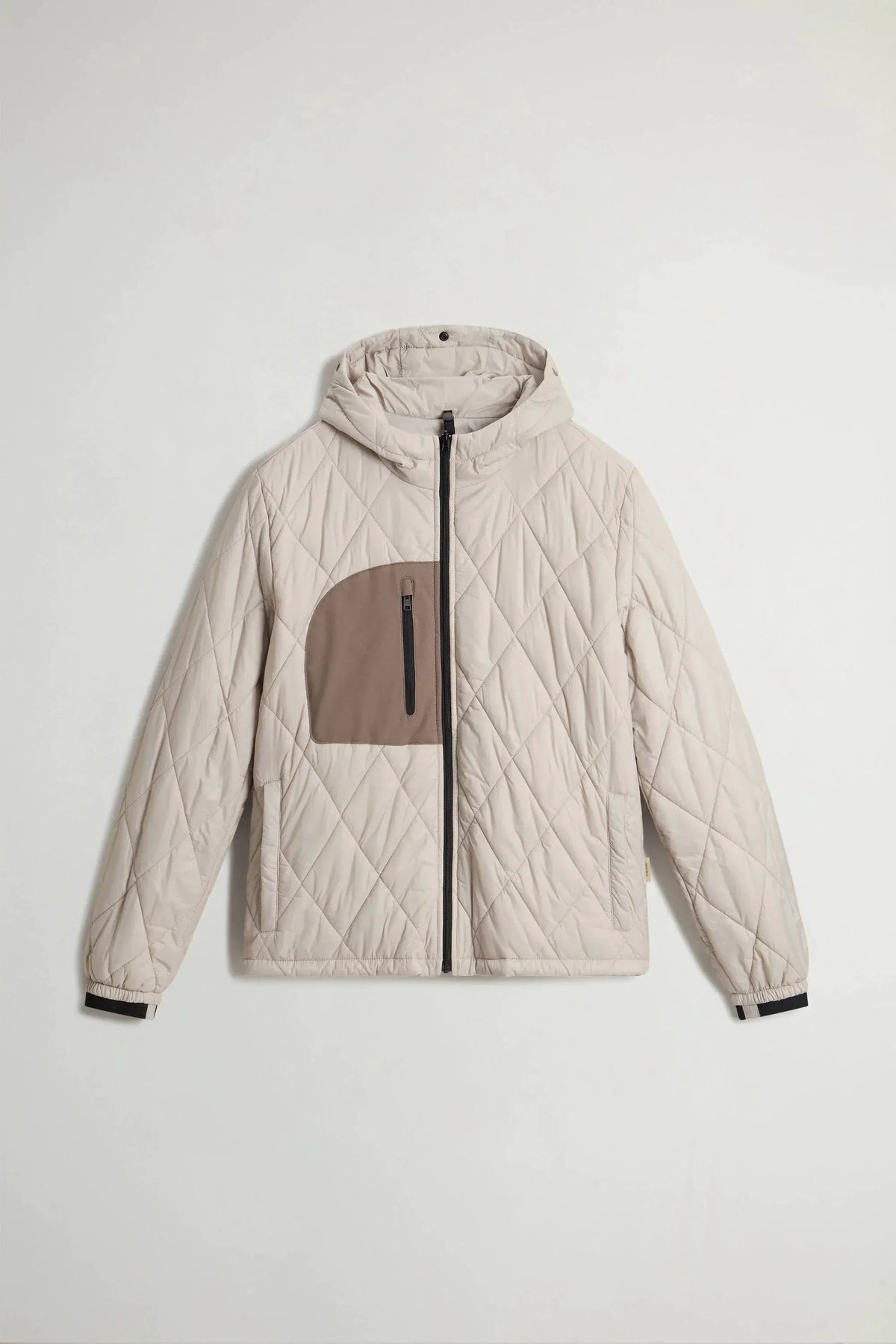Giacca trapuntata beige uomo con cappuccio e tasca marrone, zip frontale, stile casual
