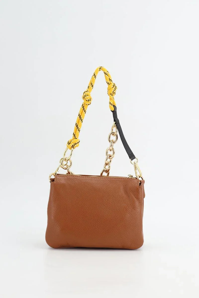 Borsa a tracolla donna in pelle marrone con manico giallo intrecciato e catena oro